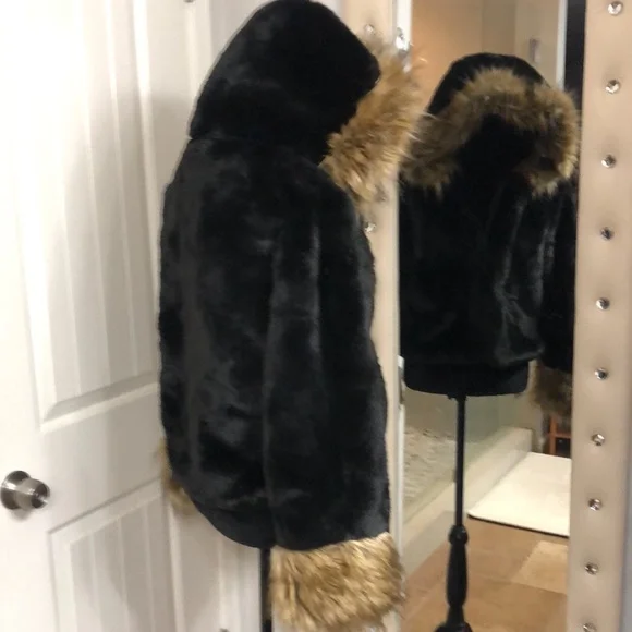Furry Hoodie Coat - Picture 6 of 10